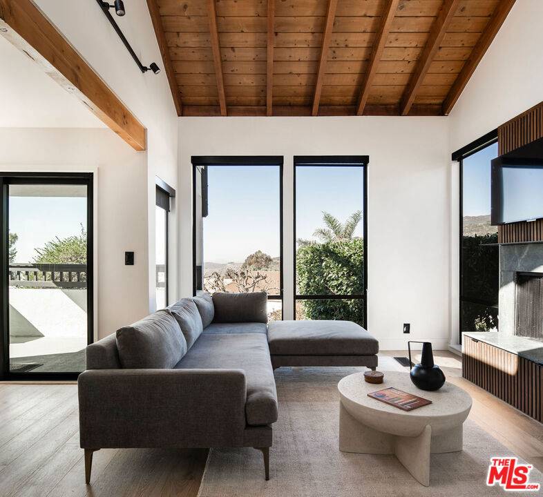 Malibu, CA 90265,2950 Valmere DR