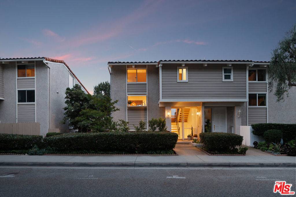 Malibu, CA 90265,28226 Rey De Copas LN