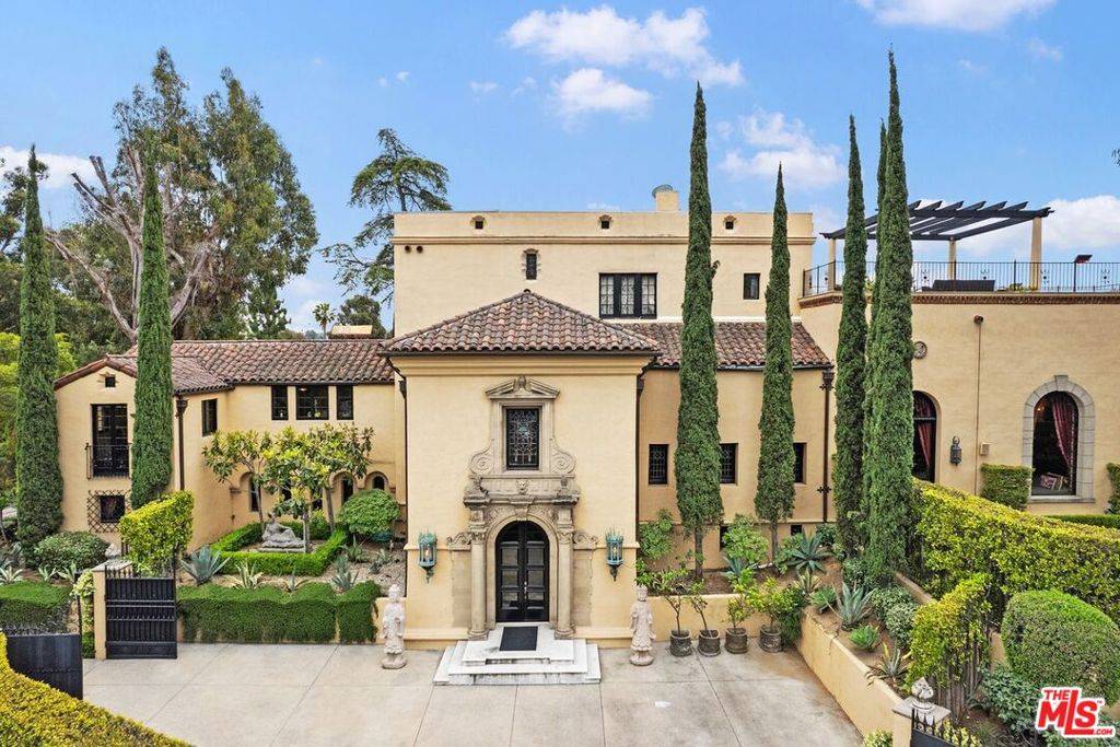 Los Angeles, CA 90027,4320 Cedarhurst CIR