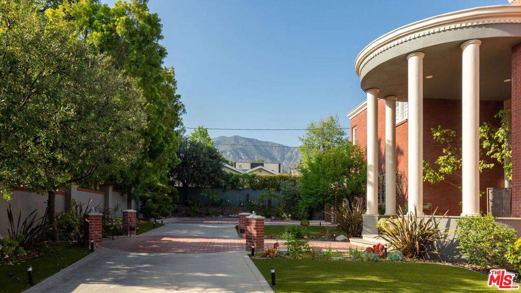La Canada Flintridge, CA 91011,909 Coral WAY