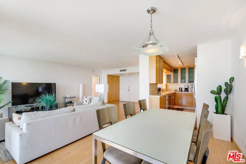 Santa Monica, CA 90402,201 Ocean AVE #703B