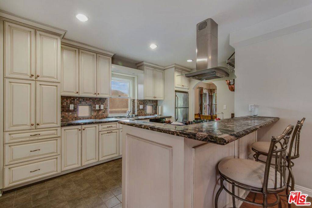 Los Angeles, CA 90043,5038 Inadale AVE