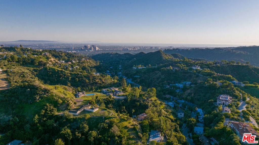 Beverly Hills, CA 90210,9501 Gloaming DR