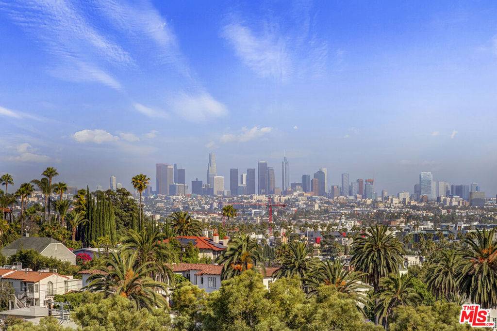 Los Angeles, CA 90068,6112 Temple Hill DR