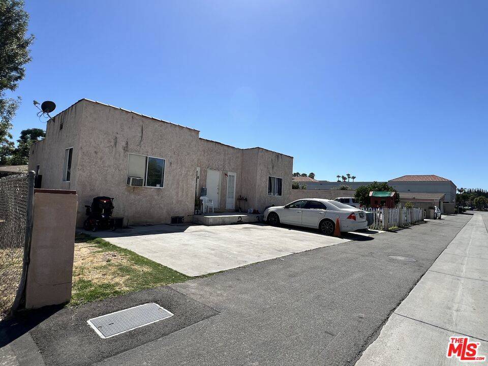 Tustin, CA 92780,1073 Walnut ST