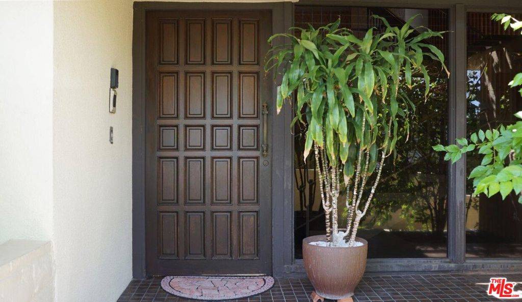 Beverly Hills, CA 90210,1461 Laurel WAY
