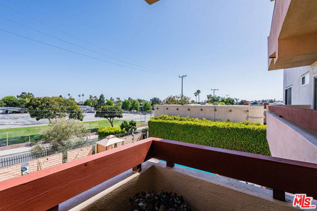 Playa Del Rey, CA 90293,8001 Redlands ST #207