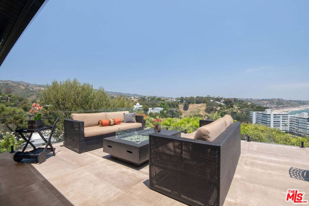 Pacific Palisades, CA 90272,17438 Revello DR