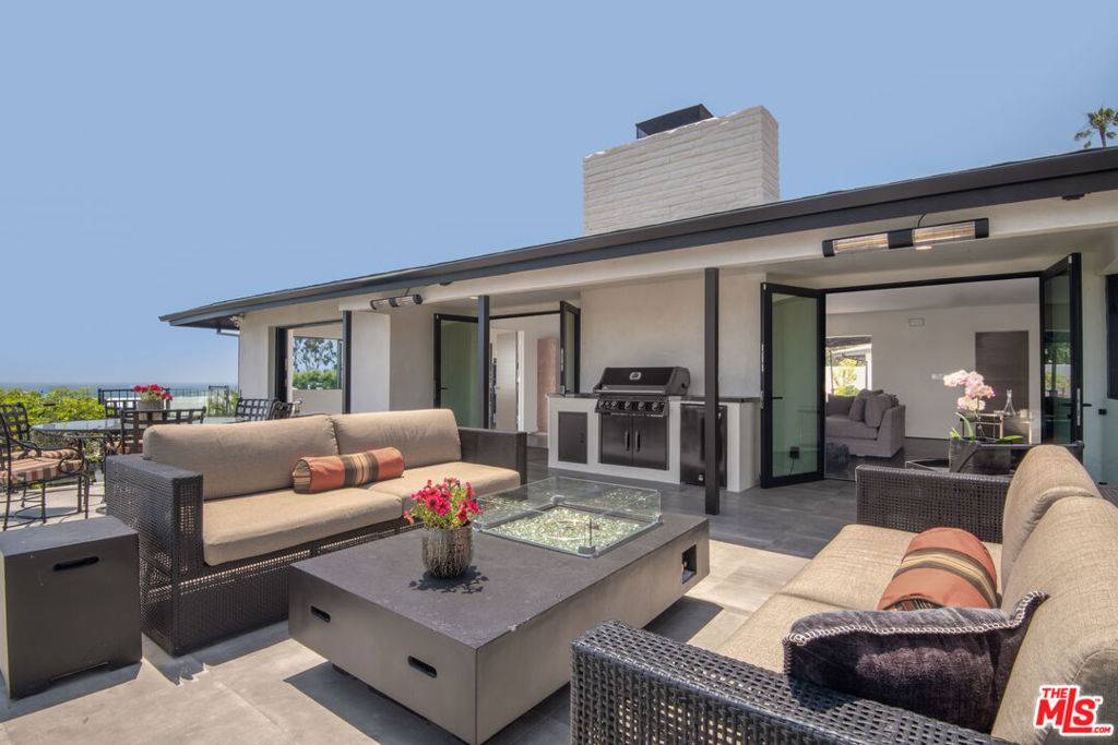 Pacific Palisades, CA 90272,17438 Revello DR