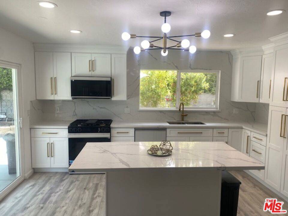Palm Springs, CA 92264,1585 E Madrona DR