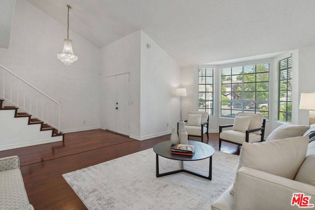 Van Nuys, CA 91406,7815 Goldmine LN