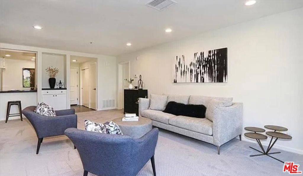 Los Angeles, CA 90012,880 W 1st ST #211