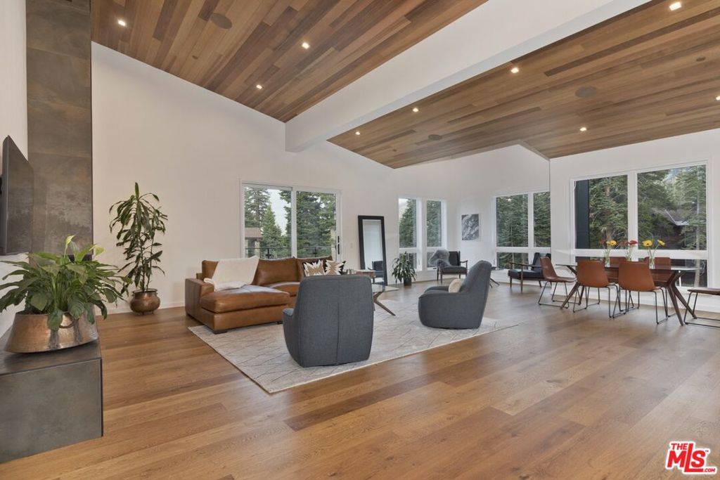 Mammoth Lakes, CA 93546,380 Pine ST