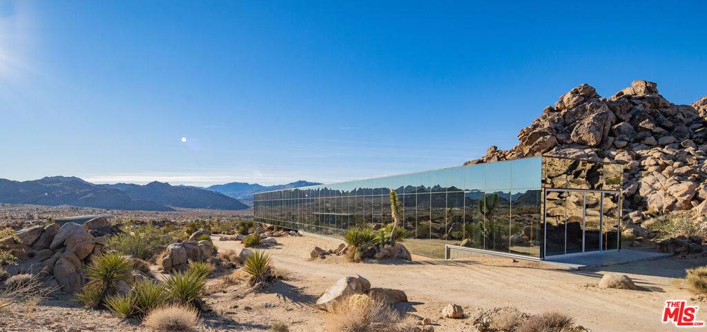 Joshua Tree, CA 92252,8198 Uphill RD