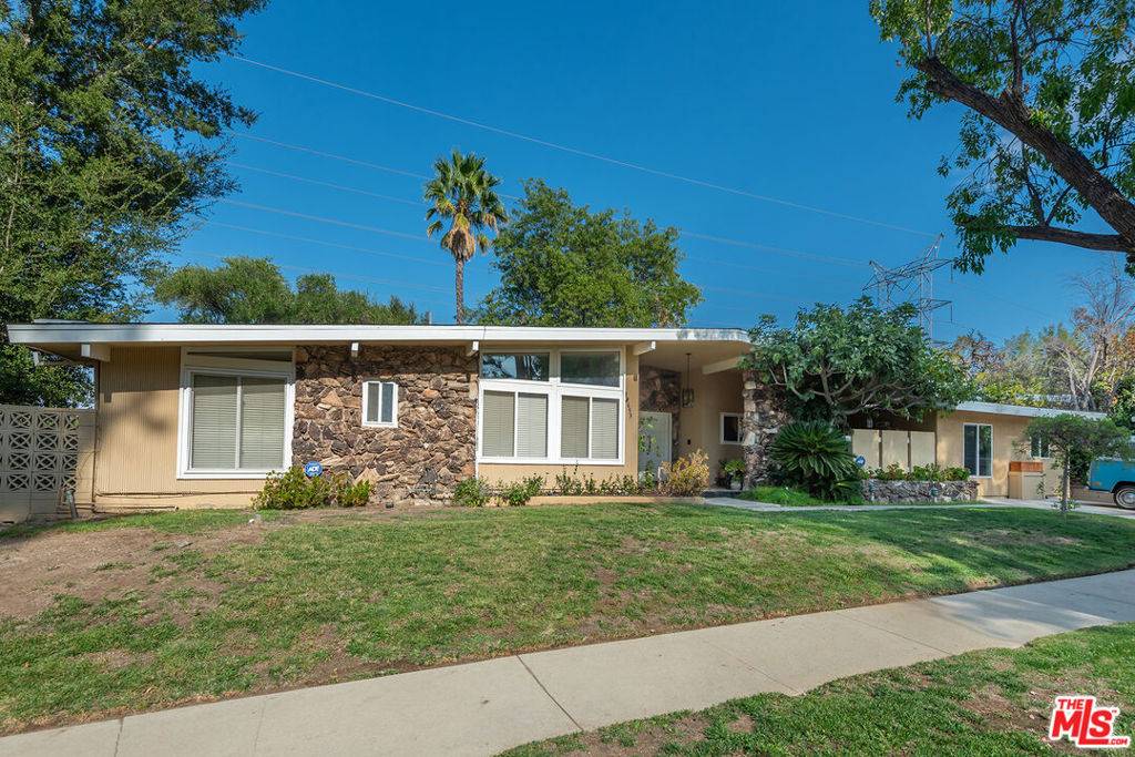 Tarzana, CA 91356,18653 Palomino DR