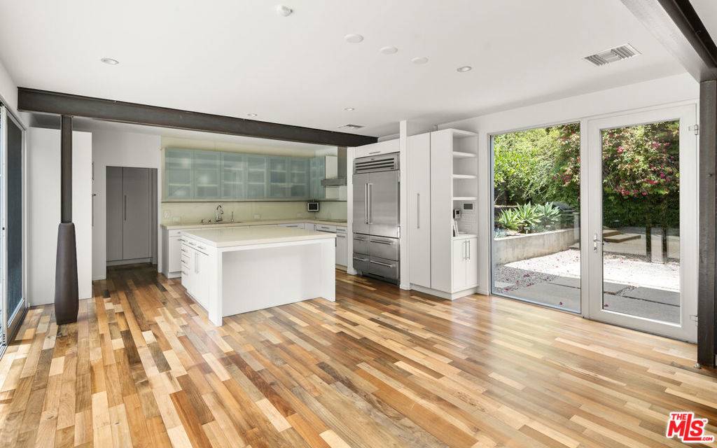 Pacific Palisades, CA 90272,731 Greentree RD