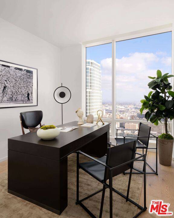 Los Angeles, CA 90017,1000 W 8th ST #PH5802