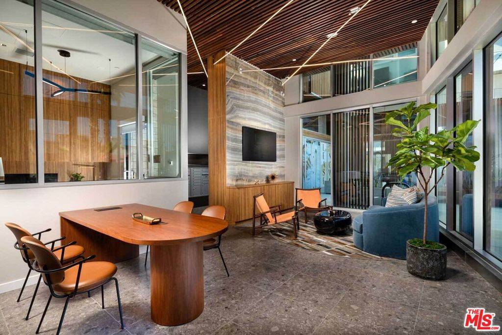 Santa Monica, CA 90403,3223 Wilshire BLVD #209