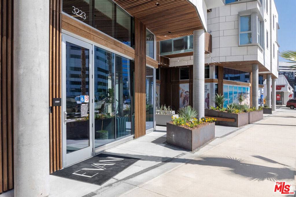 Santa Monica, CA 90403,3223 Wilshire BLVD #209