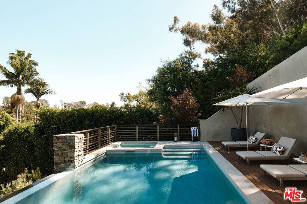 Pacific Palisades, CA 90272,717 Greentree RD