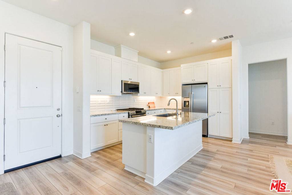 Valencia, CA 91381,27410 Merlin PL #301