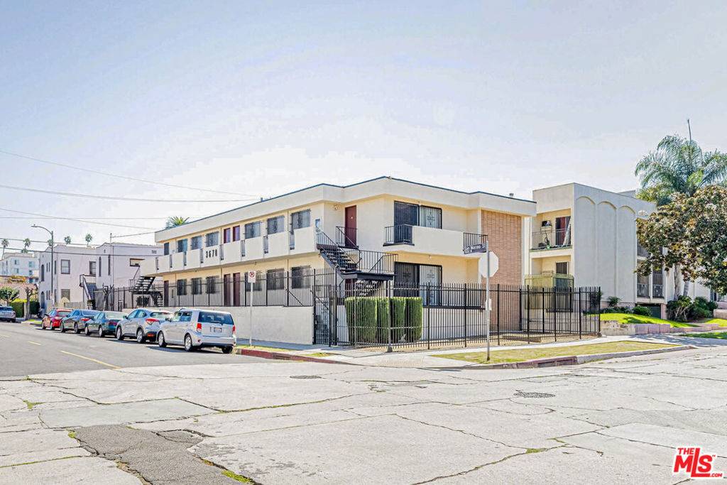 Los Angeles, CA 90019,940 S Gramercy PL