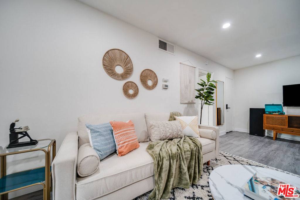Culver City, CA 90230,11108 Summertime LN
