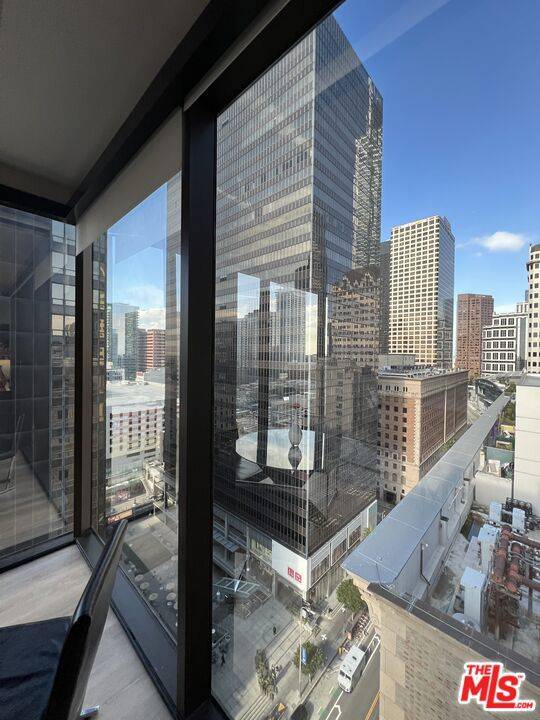 Los Angeles, CA 90017,655 S Hope ST #1605