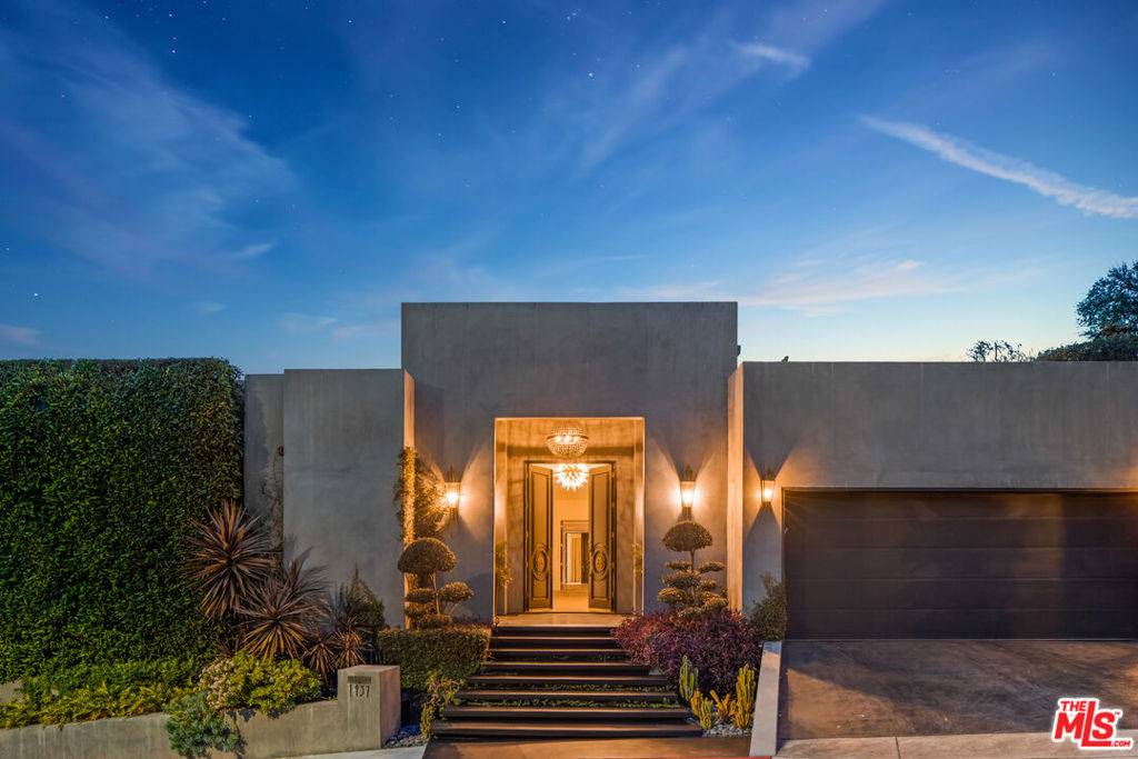 Los Angeles, CA 90069,1457 Blue Jay WAY