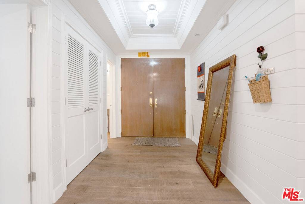 Beverly Hills, CA 90211,125 N Gale DR #205