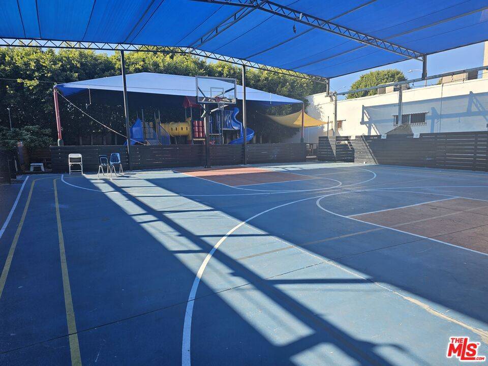 Los Angeles, CA 90035,1044 S Robertson BLVD