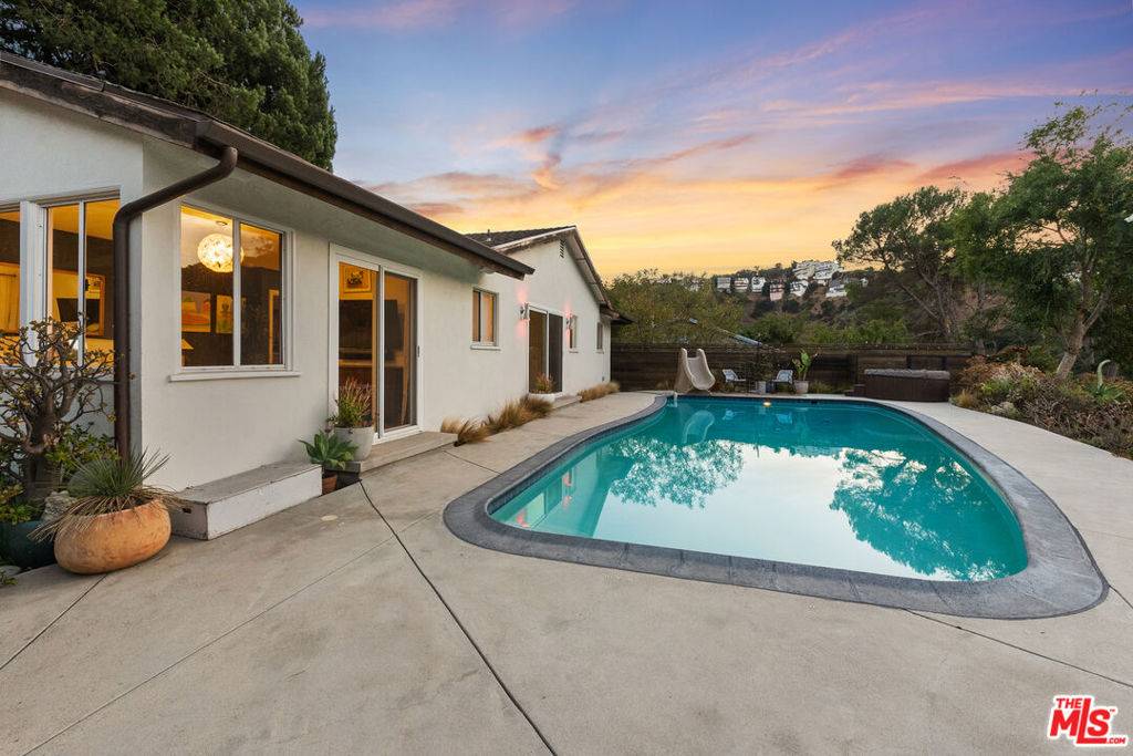 Los Angeles, CA 90046,2316 Laurelmont PL