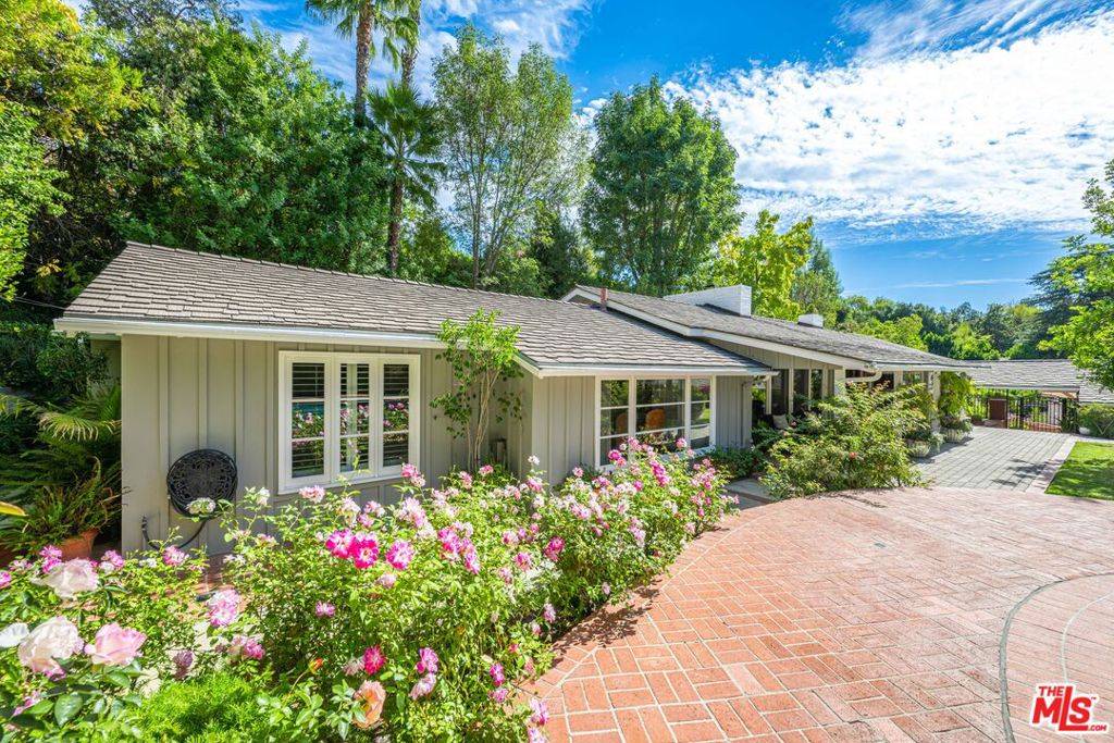 Encino, CA 91436,16475 Garvin DR