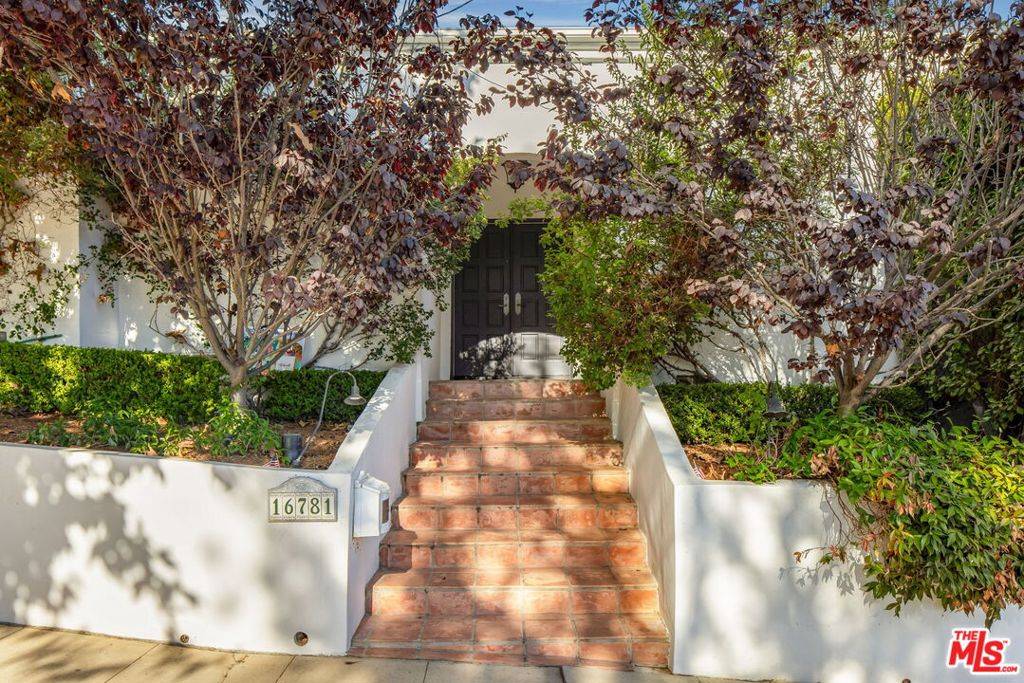 Pacific Palisades, CA 90272,16781 Bollinger DR