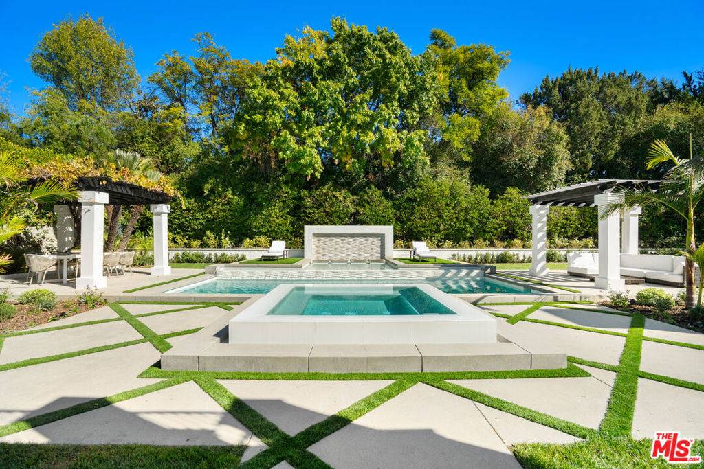 Woodland Hills, CA 91364,4608 Westchester DR