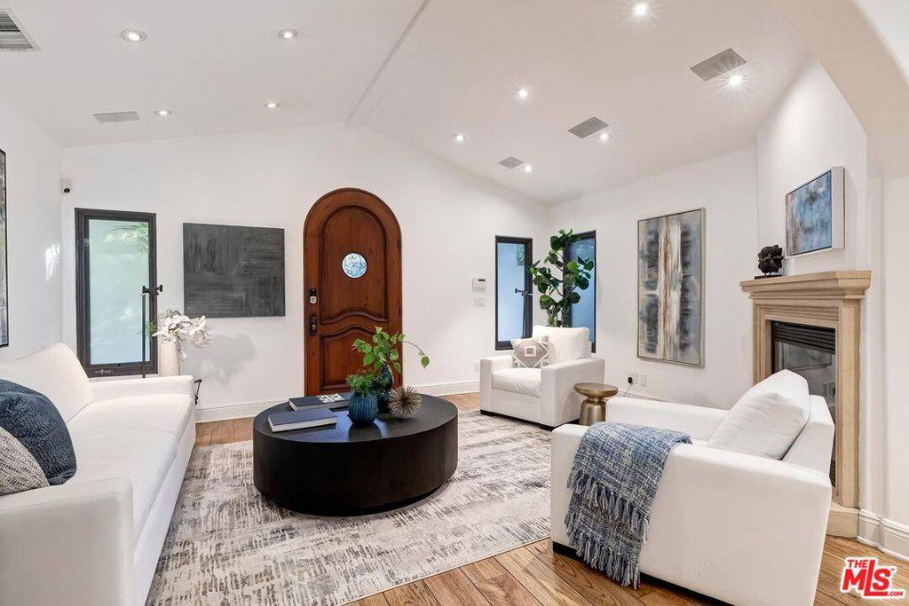 West Hollywood, CA 90048,9039 Ashcroft AVE