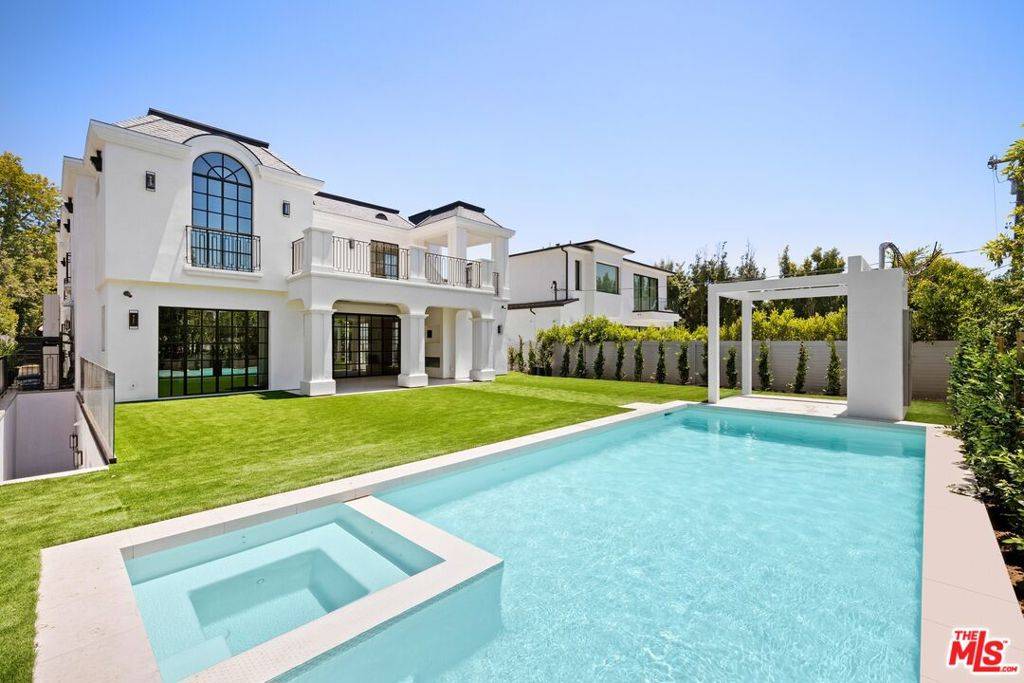 Los Angeles, CA 90049,155 N Anita AVE
