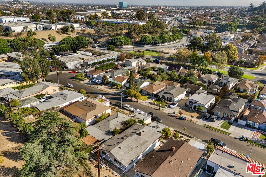 Los Angeles, CA 90032,2323 Warwick AVE