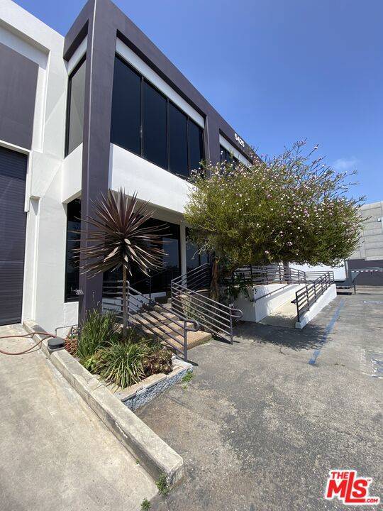 Los Angeles, CA 90066,5425 Grosvenor BLVD