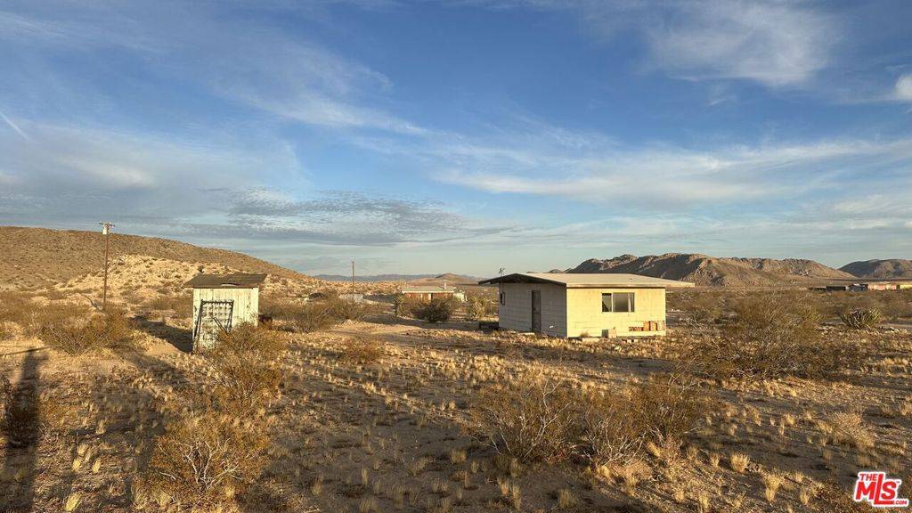 Landers, CA 92285,5170 Dusty Mile RD