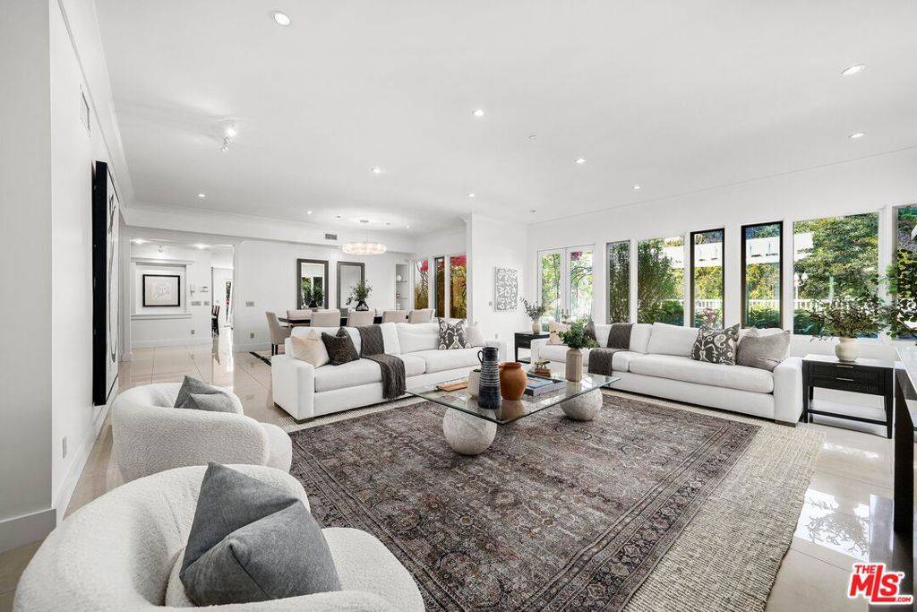 Beverly Hills, CA 90210,9580 Shirley LN