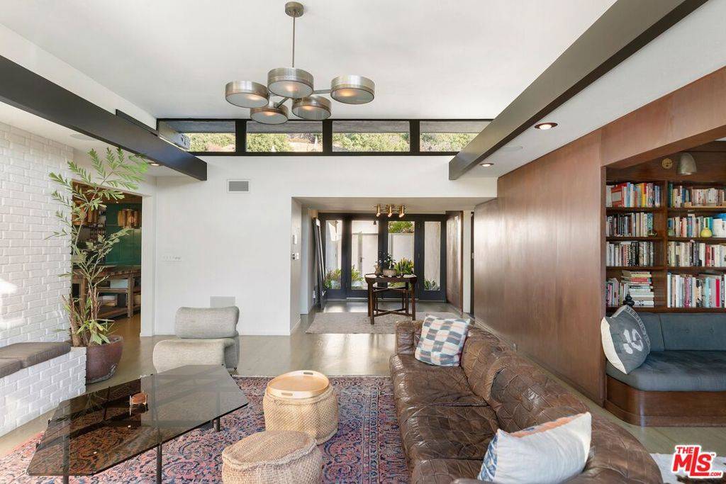 Los Angeles, CA 90068,5536 Tuxedo TER