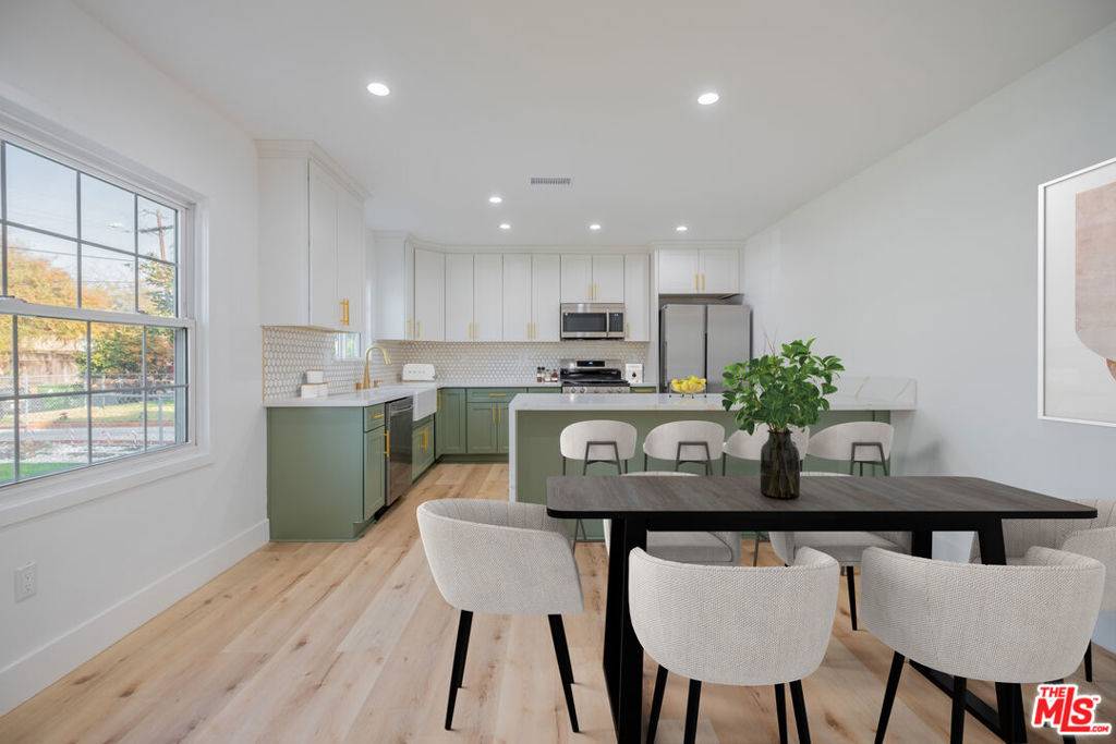 North Hollywood, CA 91606,11488 Erwin ST