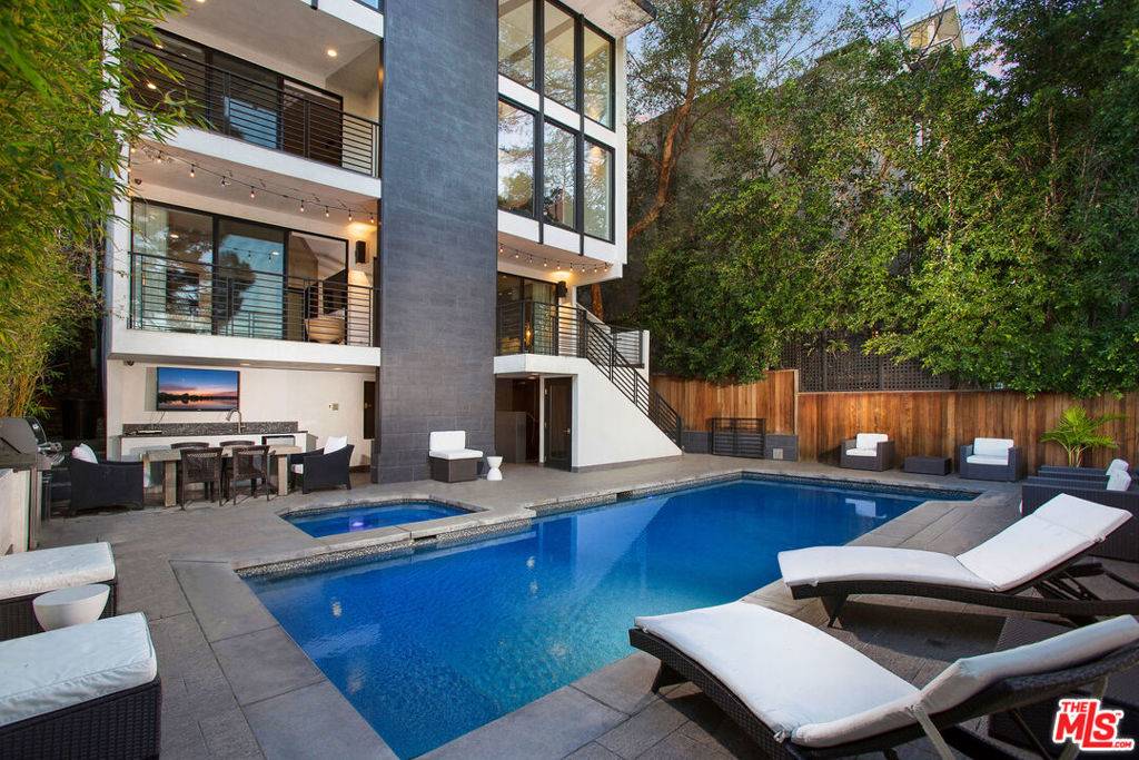 Sherman Oaks, CA 91403,14835 Valley Vista BLVD