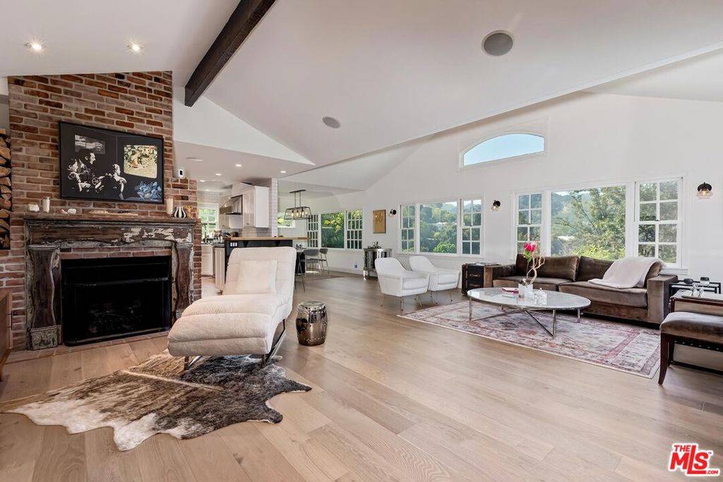 Studio City, CA 91604,3983 Sunswept DR