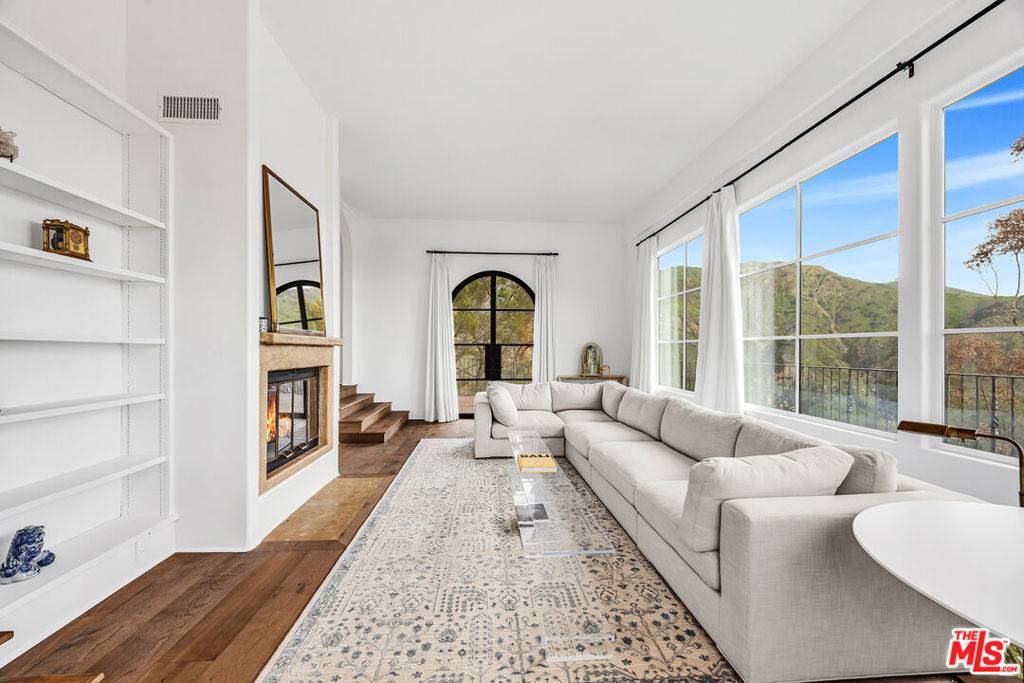 Malibu, CA 90265,2382 Live Oak Meadows RD