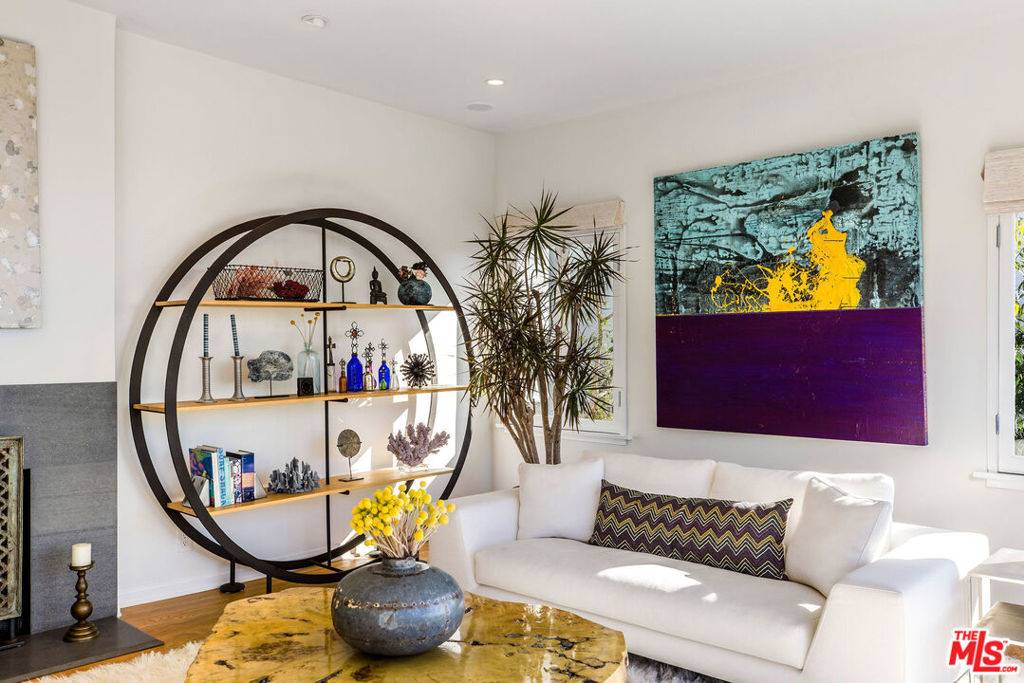 Los Angeles, CA 90069,8458 Carlton WAY