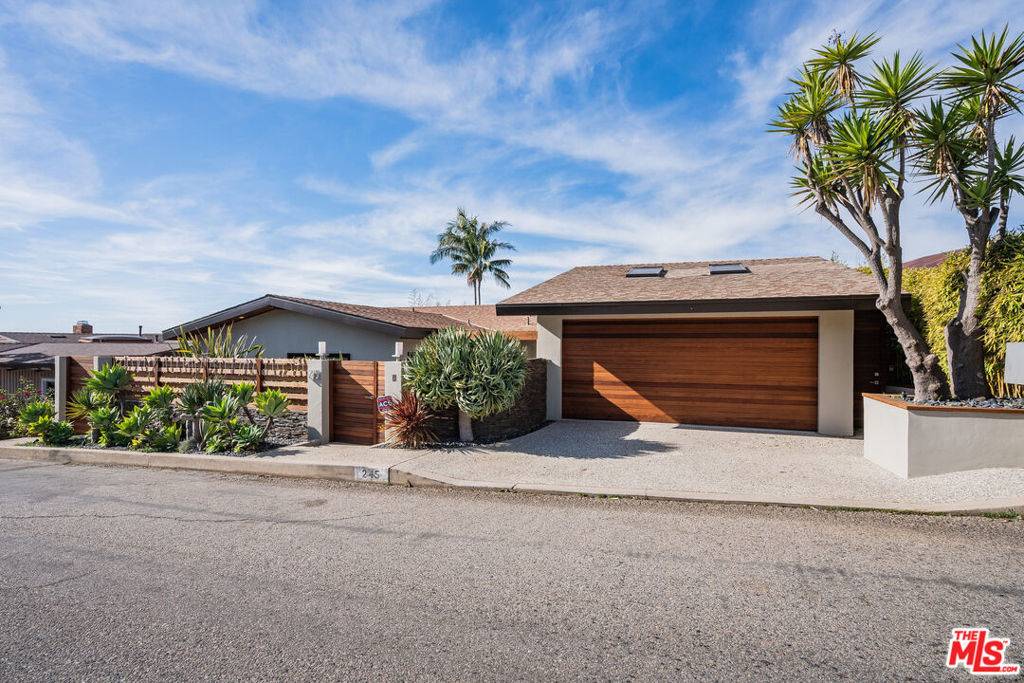 Pacific Palisades, CA 90272,245 Tranquillo RD