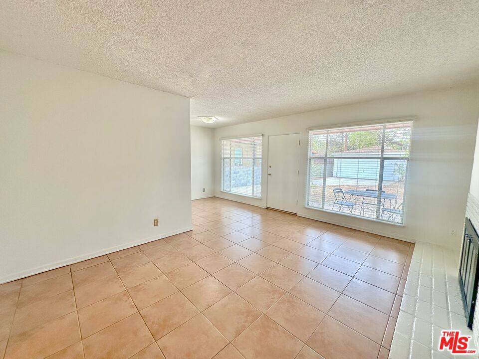 North Hollywood, CA 91606,11238 Oxnard ST