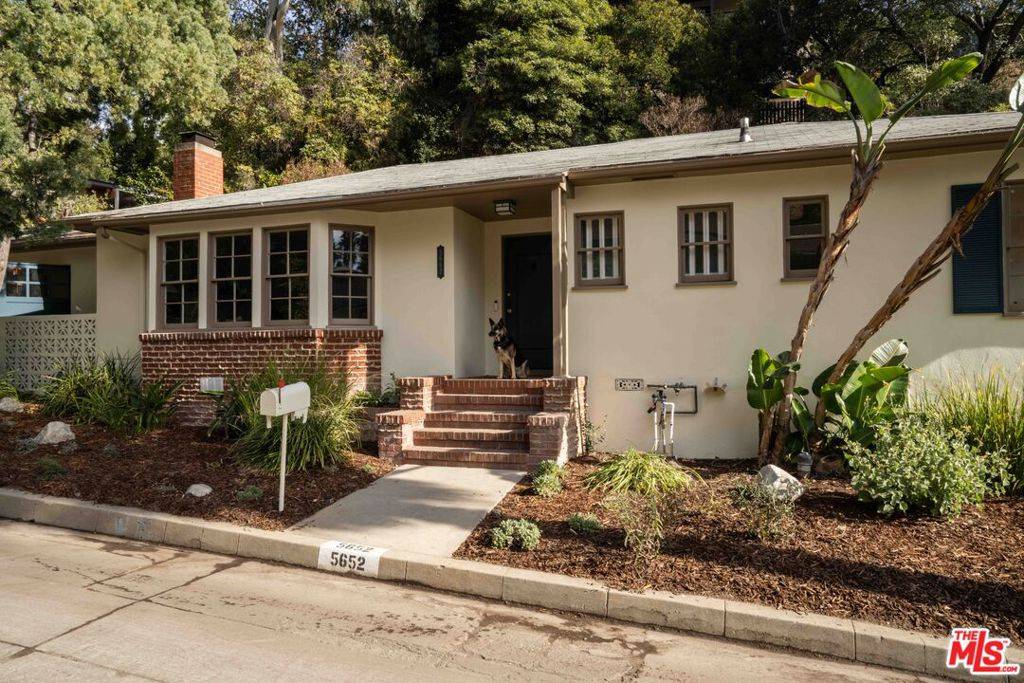 Los Angeles, CA 90068,5652 Valley Oak DR